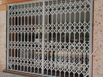 Puertas de ballesta de seguridad metálica para protección de accesos