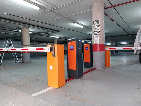 Sistemas automáticos y guiados para control de accesos a parkings de supermercados